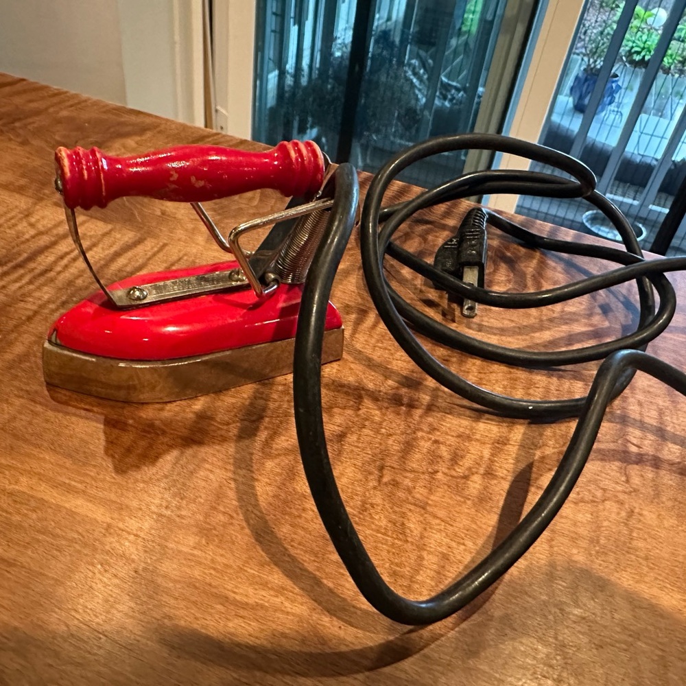 Vintage Red Mini Travel Iron Travella